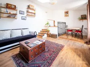 Chez Ma Petite Reine 1 - 伊拉格尼