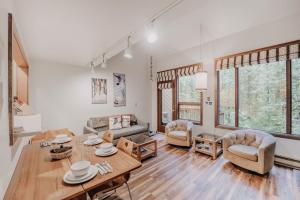 91SW - Wi-Fi - Pets Ok - Sleeps 6 condo