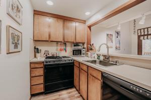 91SW - Wi-Fi - Pets Ok - Sleeps 6 condo