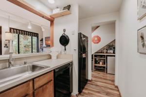 91SW - Wi-Fi - Pets Ok - Sleeps 6 condo