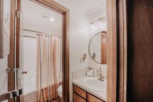 91SW - Wi-Fi - Pets Ok - Sleeps 6 condo