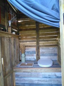 Tentes de luxe Caravane romantique  La Seventies avec jacuzzi privatif : photos des chambres