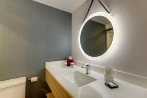 King Suite room in Mobile Marriott