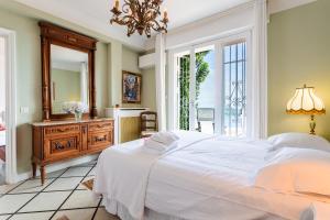 Villas ROMANTIC VILLA VI4412 By Riviera Holiday Homes : photos des chambres
