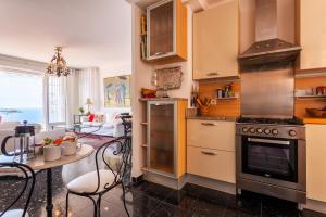 Villas ROMANTIC VILLA VI4412 By Riviera Holiday Homes : photos des chambres