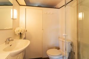Villas ROMANTIC VILLA VI4412 By Riviera Holiday Homes : photos des chambres