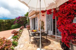 ROMANTIC VILLA VI4412 By Riviera Holiday Homes