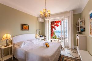 Villas ROMANTIC VILLA VI4412 By Riviera Holiday Homes : photos des chambres