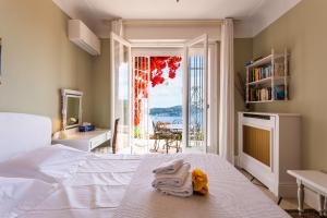 Villas ROMANTIC VILLA VI4412 By Riviera Holiday Homes : photos des chambres