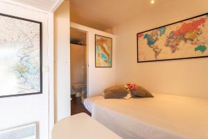 Villas ROMANTIC VILLA VI4412 By Riviera Holiday Homes : photos des chambres