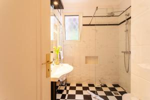 Villas ROMANTIC VILLA VI4412 By Riviera Holiday Homes : photos des chambres