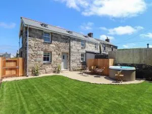 Victory View - Lower Boscaswell