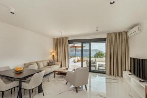 Savina Beachfront Oasis