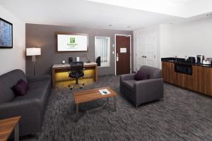 Holiday Inn Hotel & Suites - Montreal Centre-ville Ouest by IHG