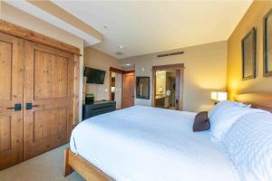 Catamount Lodge 305 by East West Hospitality