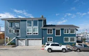 1011 N Bayfront A & B - Corona del Mar