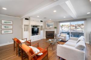 1011 N Bayfront A & B