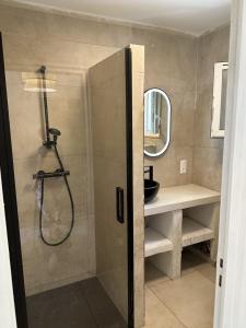 Villas Sous les oliviers, Villa entiere 6 personnes, climatisee, piscine chauffee : photos des chambres