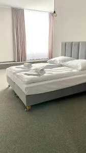 E-Hotel Łódź - 罗兹地区亚历山德鲁夫