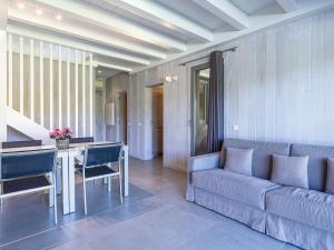 Apartment Le studio du Domaine le Petit Sperone by Interhome