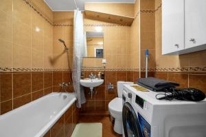 Warsaw Central Apt - 9th Floor, Balcony, Tram&Bus - by Rentujemy