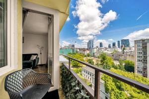 Warsaw Central Apt - 9th Floor, Balcony, Tram&Bus - by Rentujemy