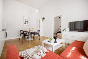 Dream Stay in Budapest-Steps to Buda Eye & Fashion Street