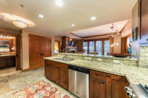 Catamount Lodge 305B by East West Hospitality