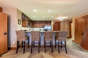 Catamount Lodge 305B by East West Hospitality