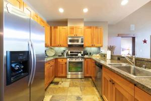 Catamount Lodge 401B by East West Hospitality