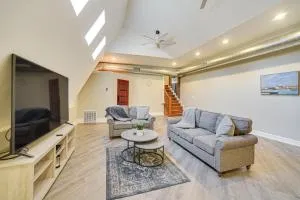 Walk to Dtwn and Waterfront Roomy Troy Apt - Halfmoon