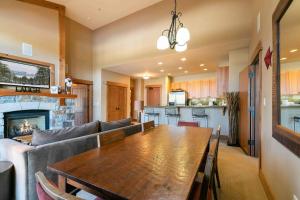 Catamount Lodge 401B by East West Hospitality