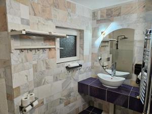 Family Room room in Amethyst House