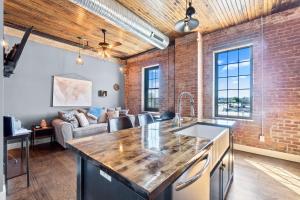 Downtown Urban Loft above Restaurants #5