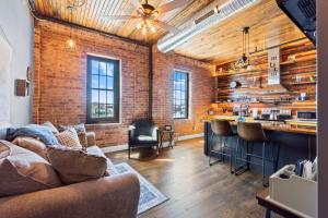 Downtown Urban Loft above Restaurants #5