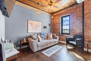 Downtown Urban Loft above Restaurants #5