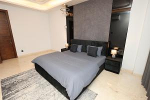 The Midnight Studio - Your Galleria Getaway