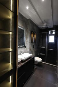 The Midnight Studio - Your Galleria Getaway