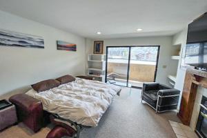 The Seasons at Avon 208