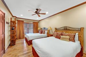 2BR Main St Condo, Walk to Ski Lift!