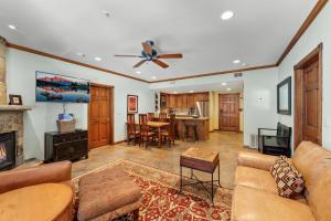 2BR Main St Condo, Walk to Ski Lift!