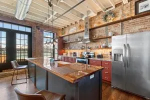 Downtown Urban Loft above Restaurant #7 - Prairie du Rocher