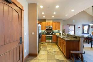 Catamount Lodge 401B by East West Hospitality