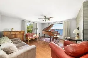 Happiness Haven: Waterfront PEC House - 皮克顿