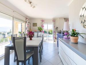 Maisons de vacances Holiday Home Bellevue by Interhome : photos des chambres