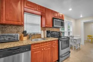 Renovated Grove Bungalow -near Coconut Grove - Coconut Grove