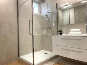 Maisons de vacances Holiday Home Le Chant Des 4 Sirenes by Interhome : photos des chambres