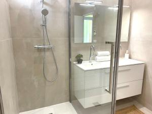 Maisons de vacances Holiday Home Le Chant Des 4 Sirenes by Interhome : photos des chambres