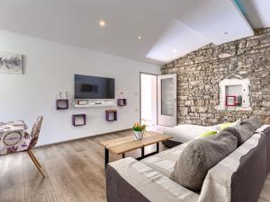 Holiday Home Nina by Interhome