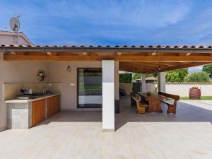 Holiday Home Nina by Interhome